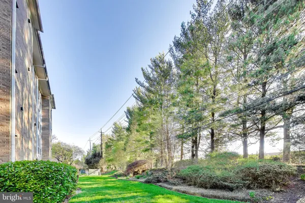 $2,600 | 5707 Brewer House Circle, Unit T2, Rockville, MD 20852