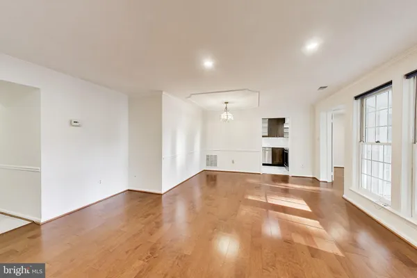 $2,600 | 5707 Brewer House Circle, Unit T2, Rockville, MD 20852