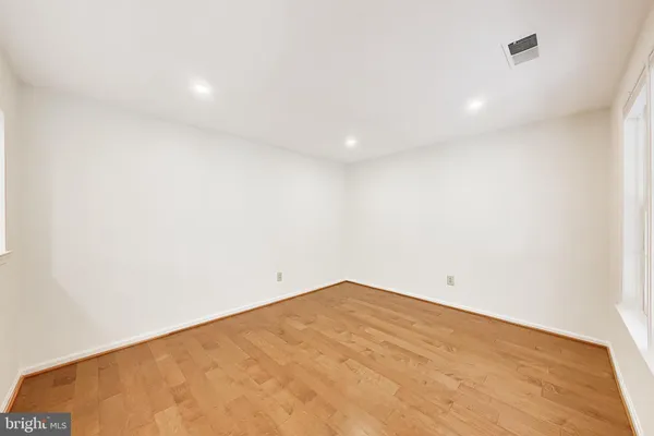 $2,600 | 5707 Brewer House Circle, Unit T2, Rockville, MD 20852