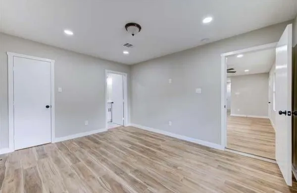 $1,800 | 5611 Doulton Drive, Houston, TX 77033