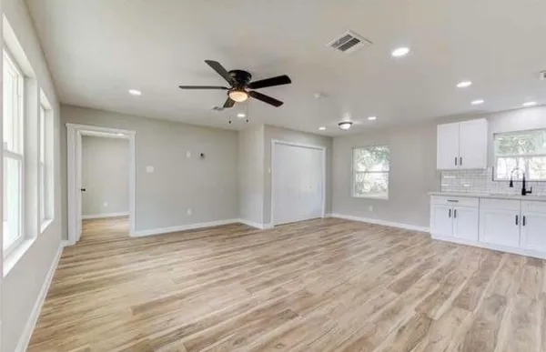 $1,800 | 5611 Doulton Drive, Houston, TX 77033