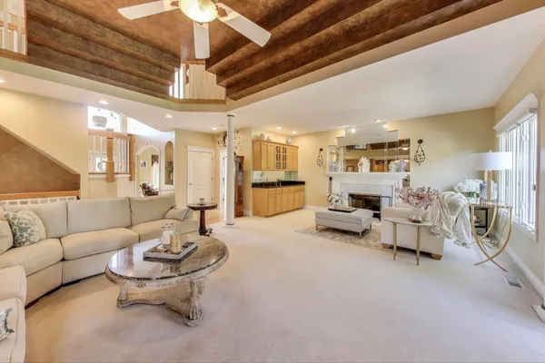 $1,187,500 | 20812 North Swansway, Deer Park, IL 60010