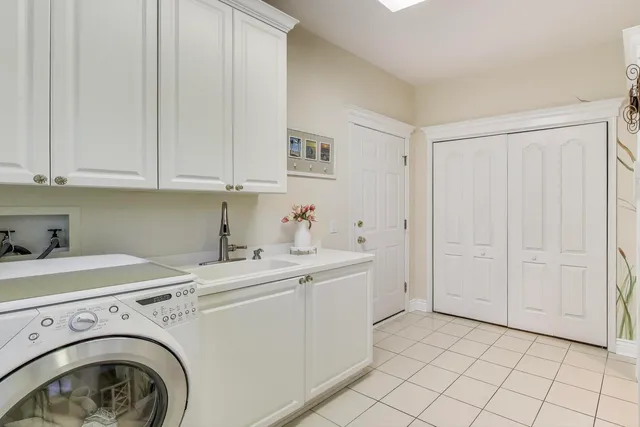 $1,300,000 | 20812 North Swansway, Deer Park, IL 60010