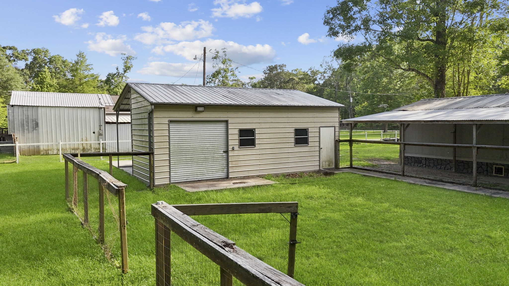 100 County Road 6478 Dayton, TX 77535 - Photo 13 of 40