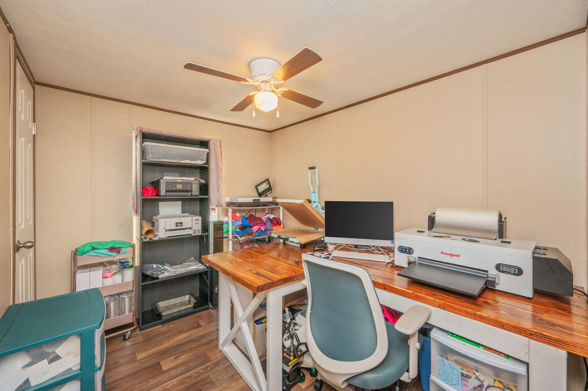 1424 East F Sanford Road Baker, FL 32531 - Photo 19 of 32 a workspace with furniture