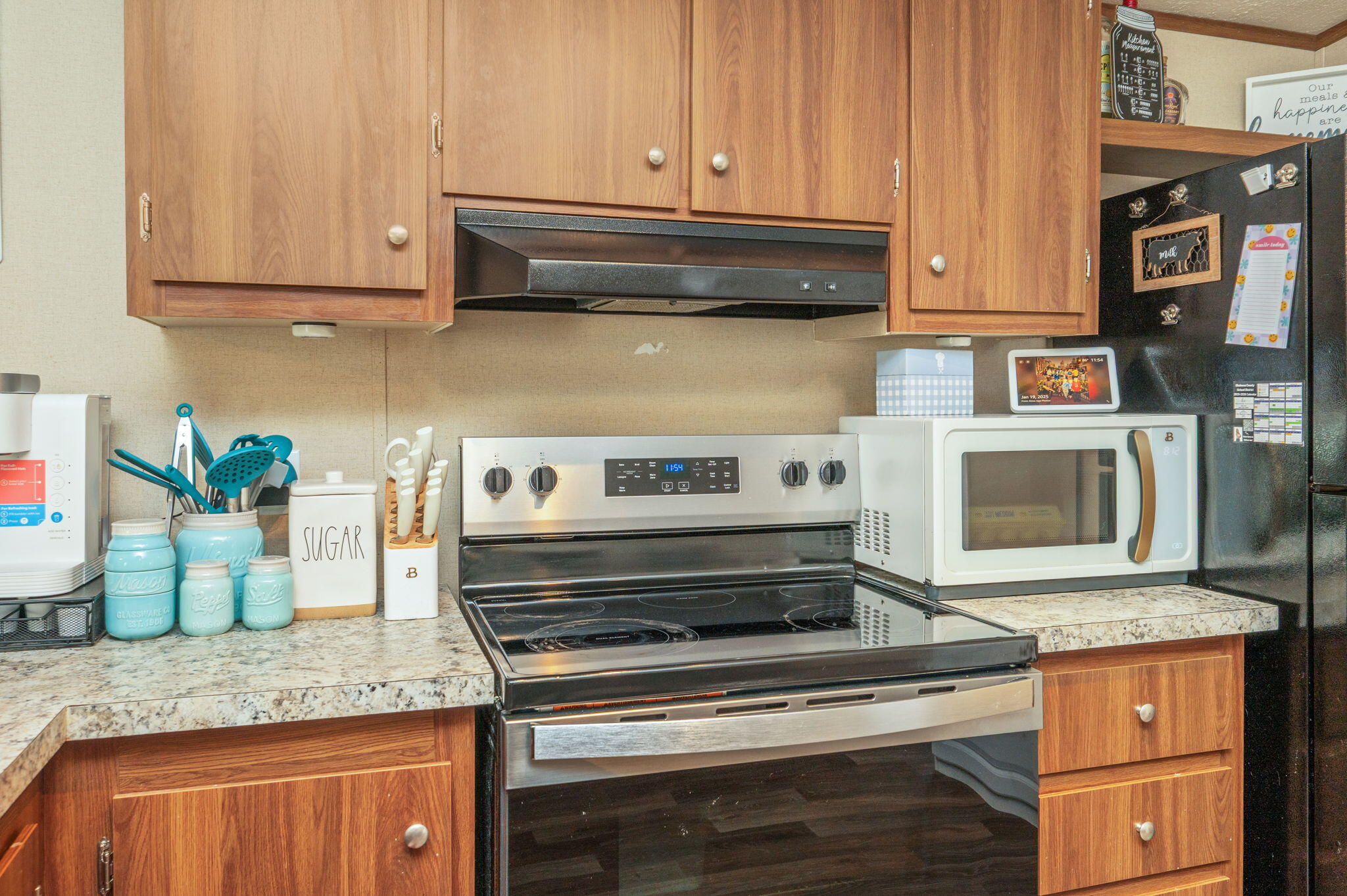 1424 East F Sanford Road Baker, FL 32531 - Photo 7 of 32 a stove top oven sitting inside of a kitchen