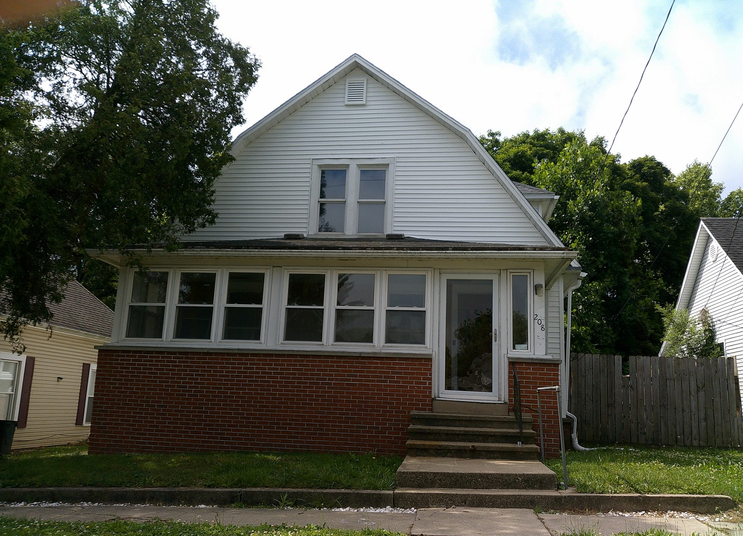 208 East State Street Fairmount, IL 61841 - Photo 1 of 21 a front view of a house with a yard