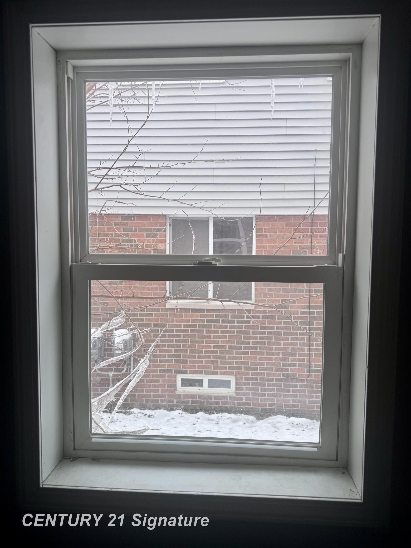 248 Adams Street Bay City, MI 48708 - Photo 9 of 14 50196126-fc1a533a-cf66-4b14-a94a-3831e701d8c3.JPG