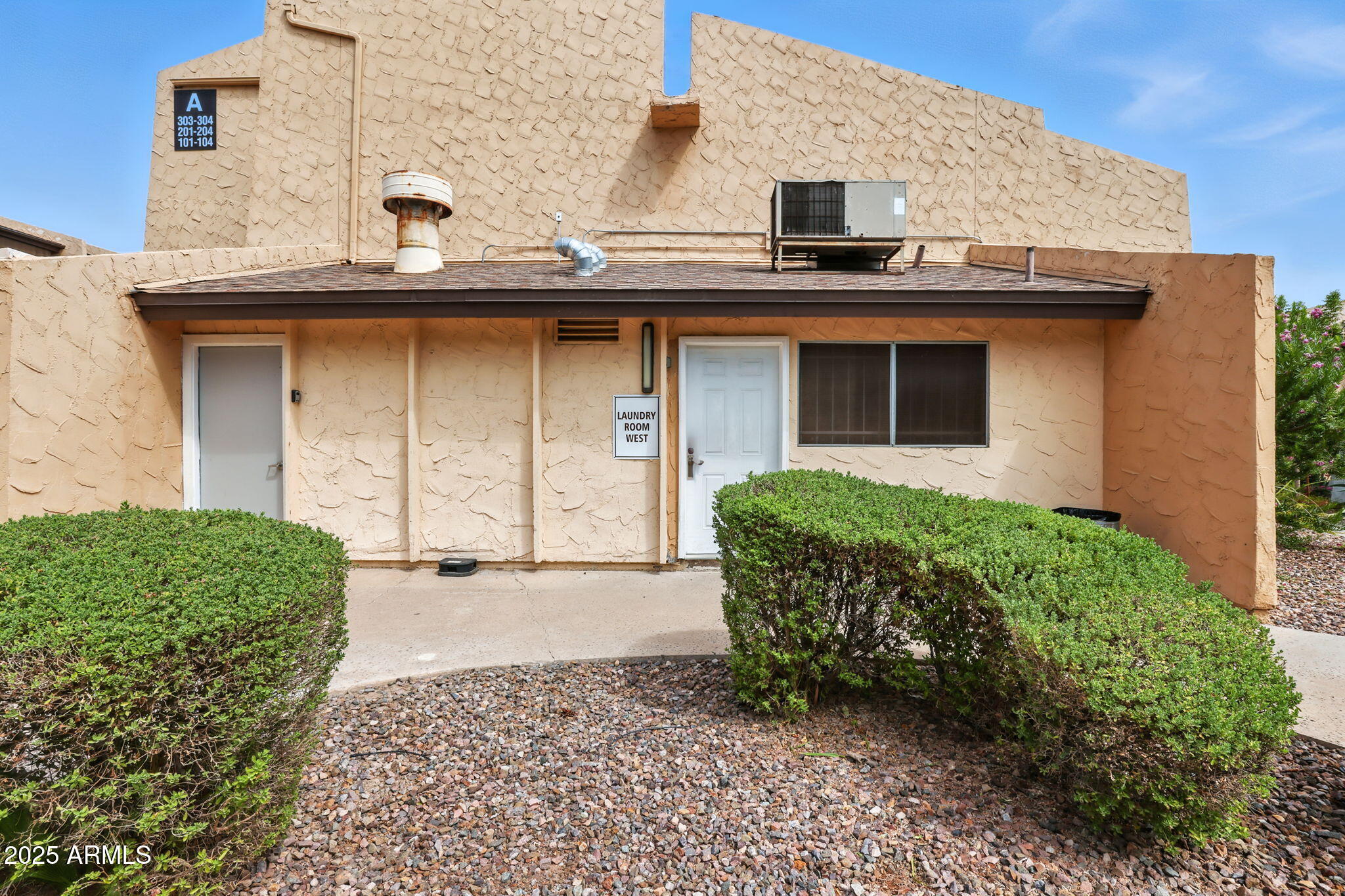 8055 East Thomas Road, Unit N201 Scottsdale, AZ 85251 - Photo 27 of 28 a front view of a house with a yard