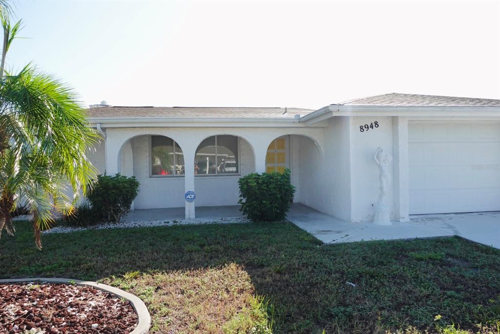 8948 St Regis Lane Port Richey, FL 34668 - Photo 2 of 33