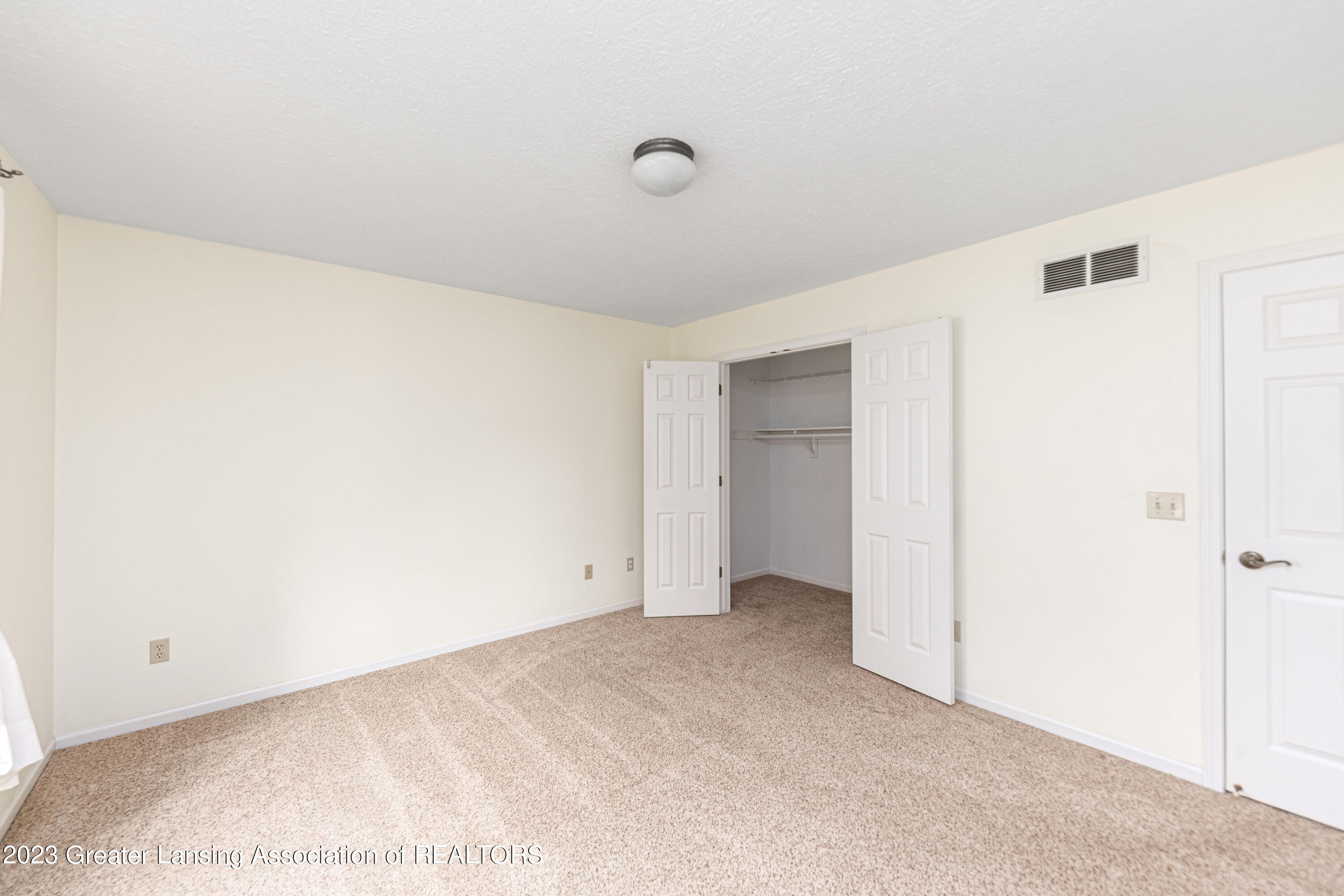 6755 Spring Tree Lane, Unit 182 Lansing, MI 48917 - Photo 9 of 17 Primary2