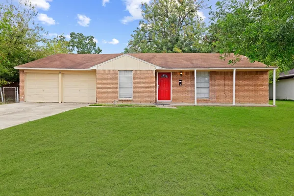 $1,695 | 408 Grantham Road, Baytown, TX 77521