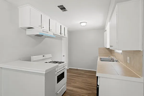 $1,695 | 408 Grantham Road, Baytown, TX 77521