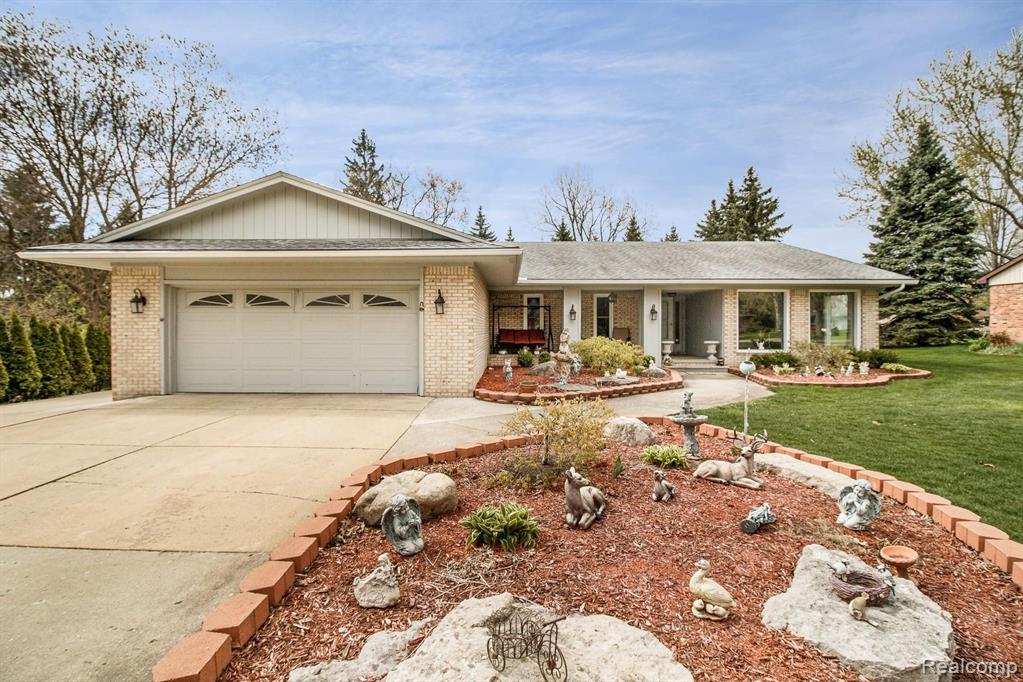 71 Montmorency Road Rochester Hills, MI 48307 - Photo 1 of 29