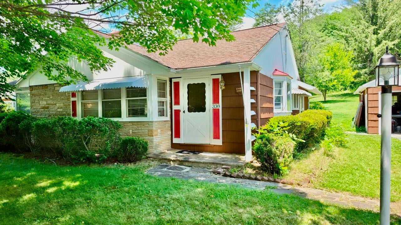 338 Rowan Road White Sulphur Springs, WV 24986 - Photo 4 of 52 Gallery Image 4