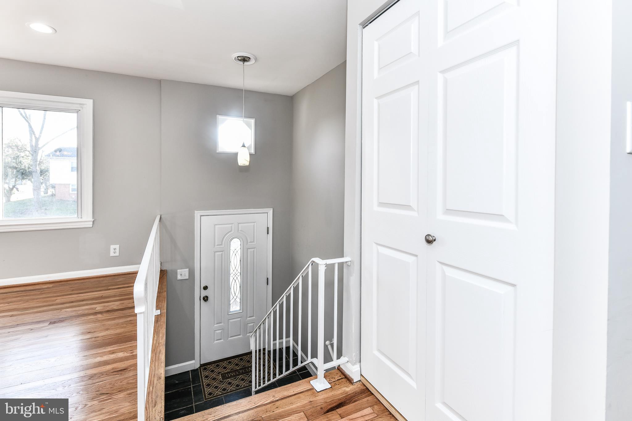 506 West Nettle Tree Road Sterling, VA 20164 - Photo 4 of 32 Gallery Image 4
