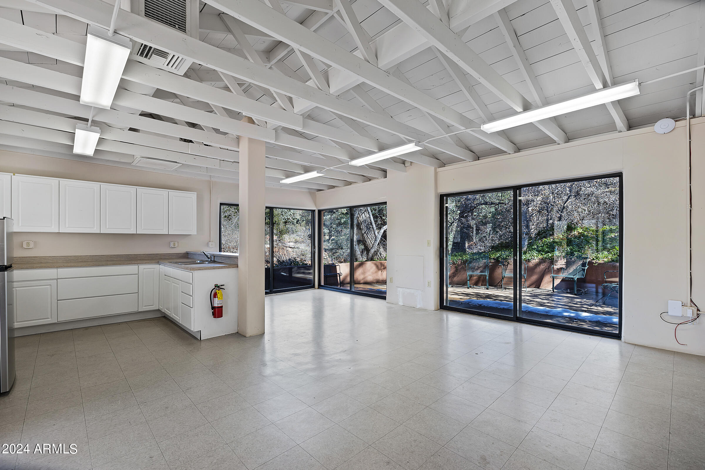 333 Schnebly Hill Road Sedona, AZ 86336 - Photo 50 of 69 a large white room with a large window