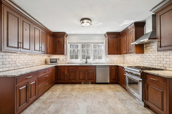 $995,000 | 43 Woodland Trace, New London, NH 03257