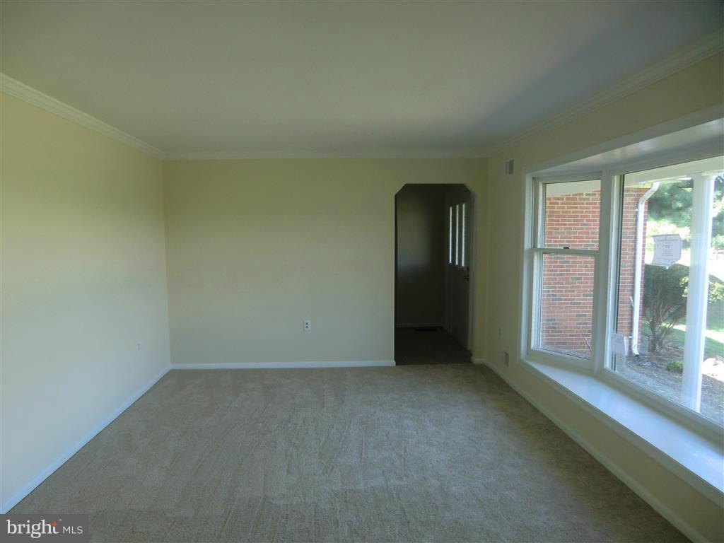 13040 Prices Distillery Road Clarksburg, MD 20871 - Photo 4 of 30 Living Room