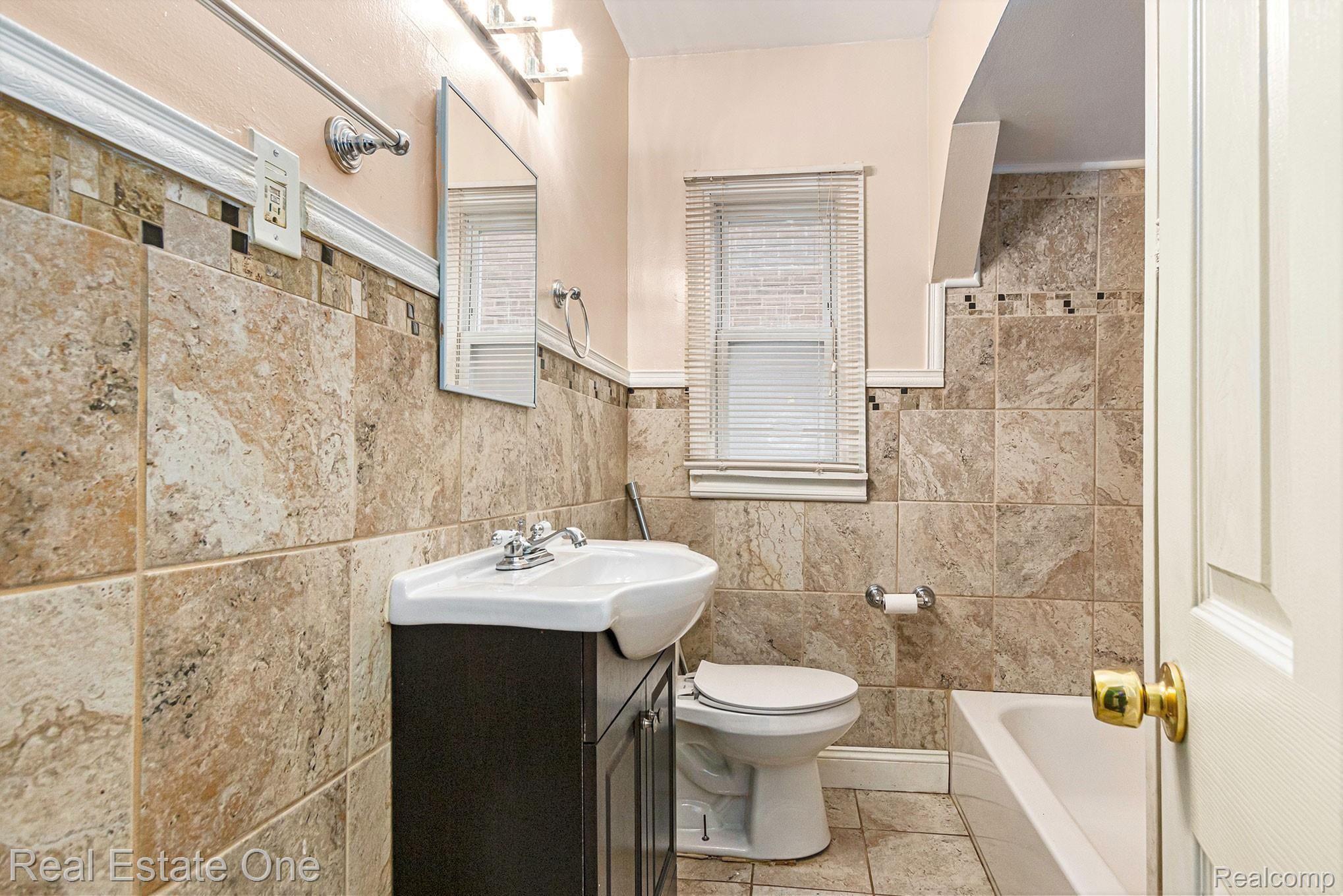16544 Rutherford Street Detroit, MI 48235 - Photo 16 of 22 IMG_5839.jpg