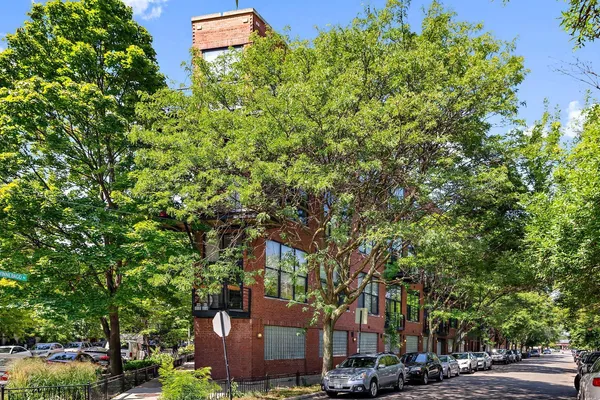 $3,200 | 2210 West Wabansia Avenue, Unit 202, Chicago, IL 60647