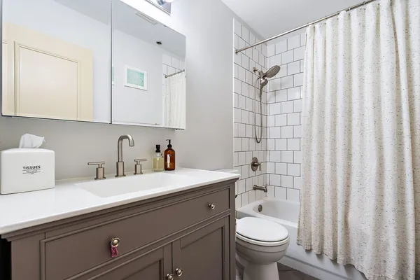 $3,200 | 2210 West Wabansia Avenue, Unit 202, Chicago, IL 60647