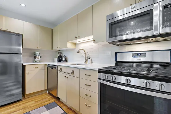 $3,200 | 2210 West Wabansia Avenue, Unit 202, Chicago, IL 60647