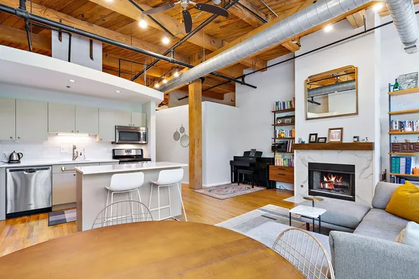 $3,200 | 2210 West Wabansia Avenue, Unit 202, Chicago, IL 60647