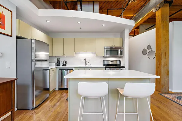 $3,200 | 2210 West Wabansia Avenue, Unit 202, Chicago, IL 60647