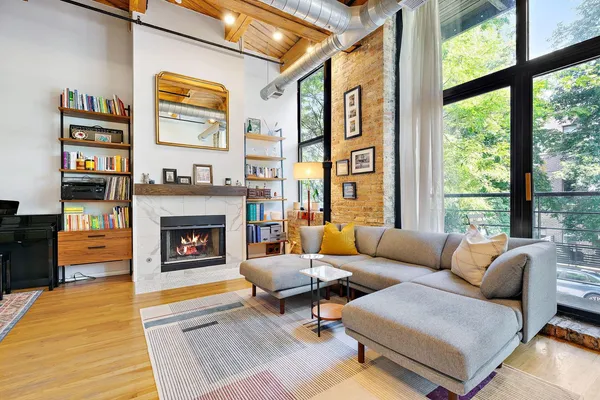 $3,200 | 2210 West Wabansia Avenue, Unit 202, Chicago, IL 60647