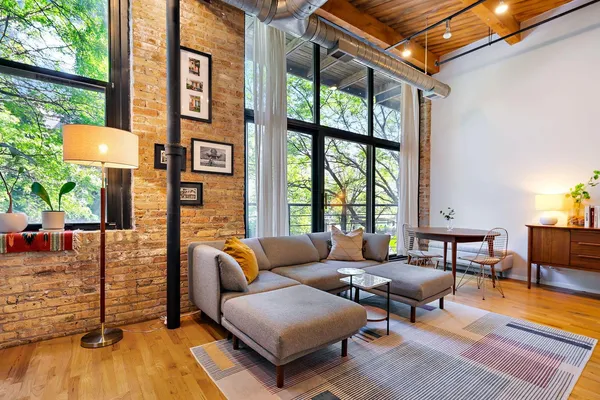 $3,200 | 2210 West Wabansia Avenue, Unit 202, Chicago, IL 60647