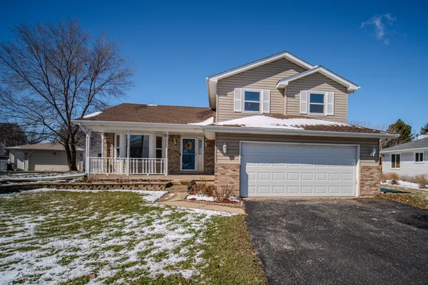 $370,000 | 2813 Joe Adler Drive, Plainfield, IL 60586