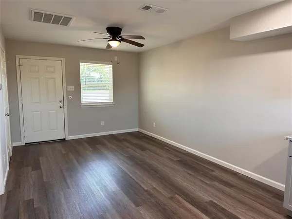 $400 | 11015 Interstate 30 Frontage Road, Unit 4, Cumby, TX 75433