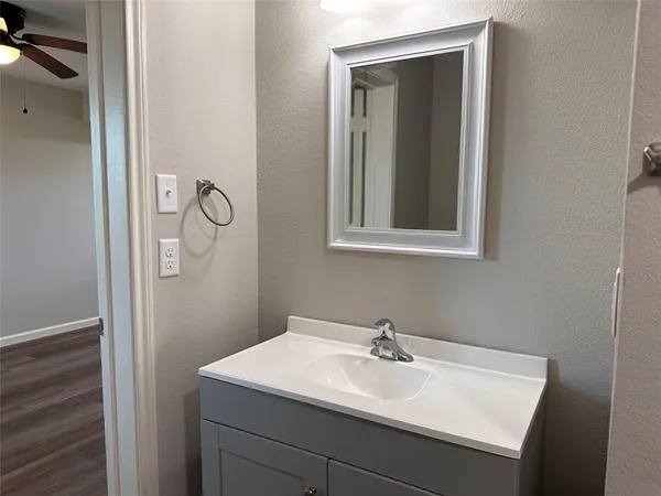$400 | 11015 Interstate 30 Frontage Road, Unit 4, Cumby, TX 75433