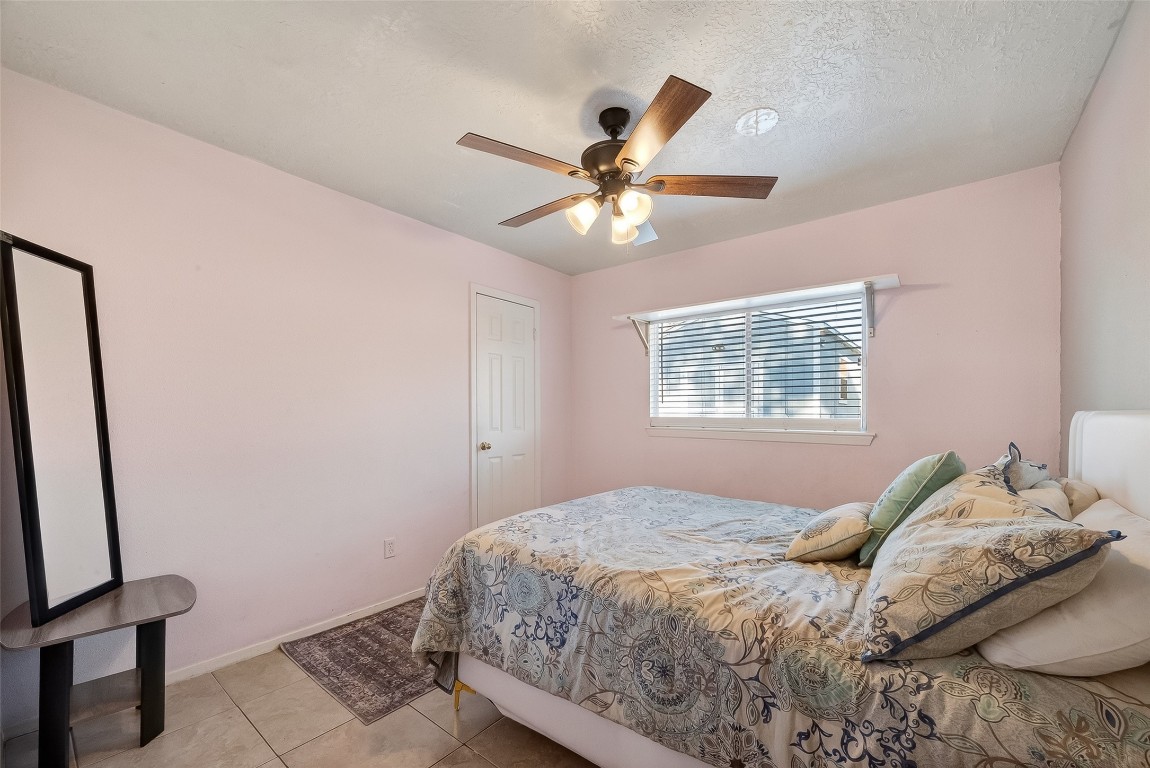 2410 Colonial Ridge Drive Friendswood, TX 77546 - Photo 19 of 37