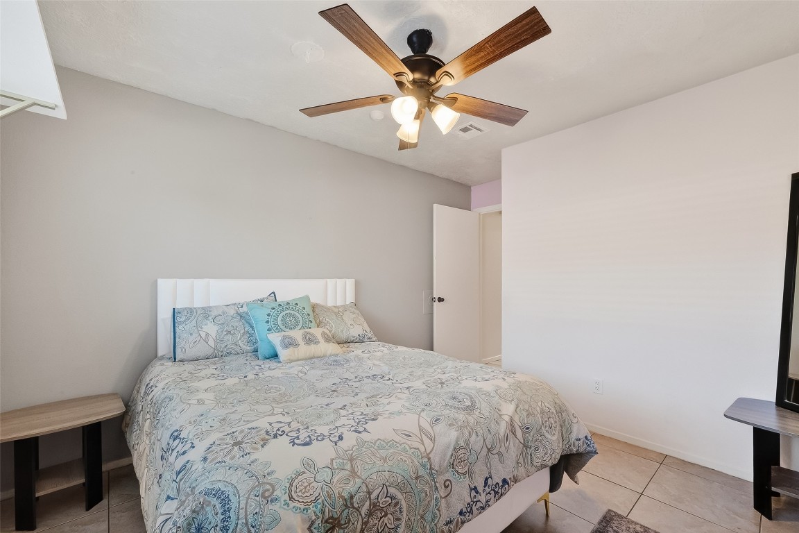 2410 Colonial Ridge Drive Friendswood, TX 77546 - Photo 20 of 37