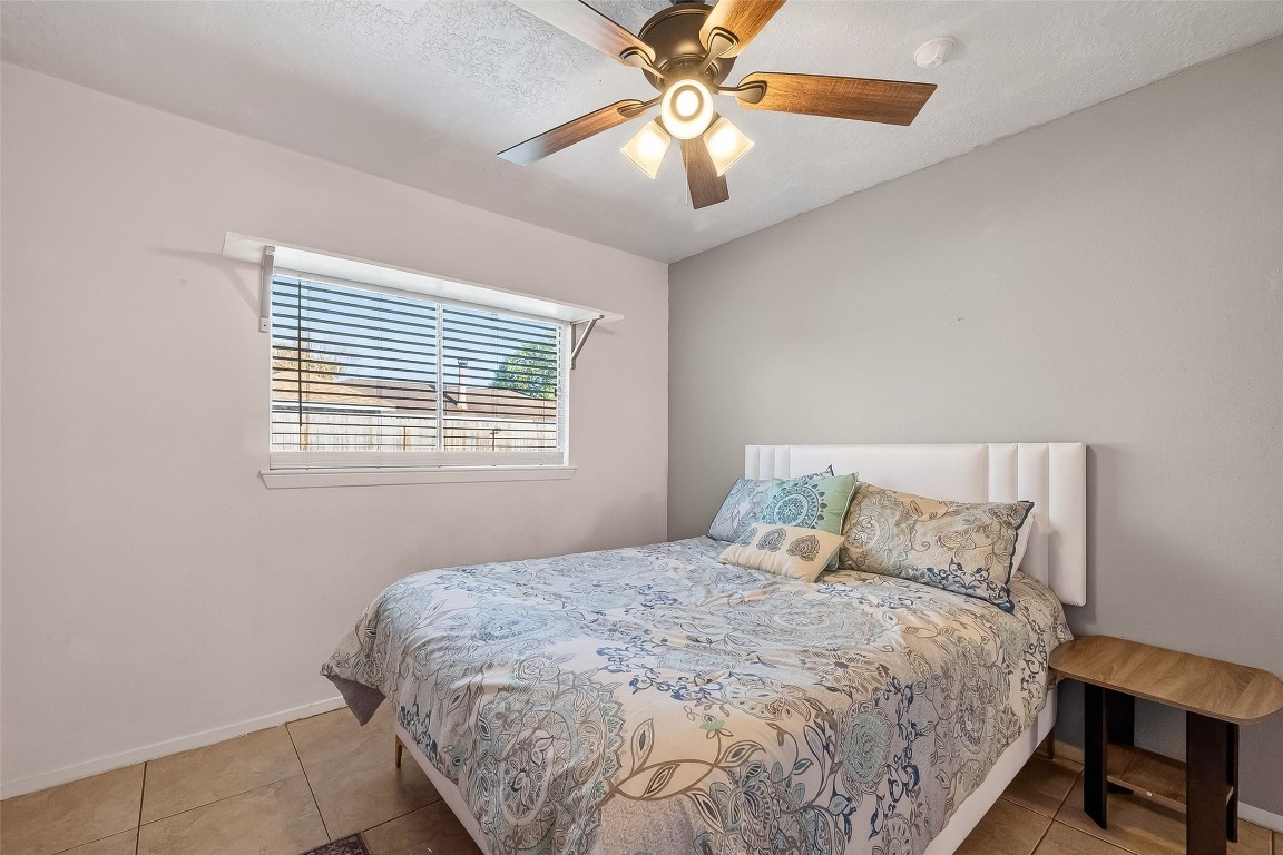 2410 Colonial Ridge Drive Friendswood, TX 77546 - Photo 21 of 37