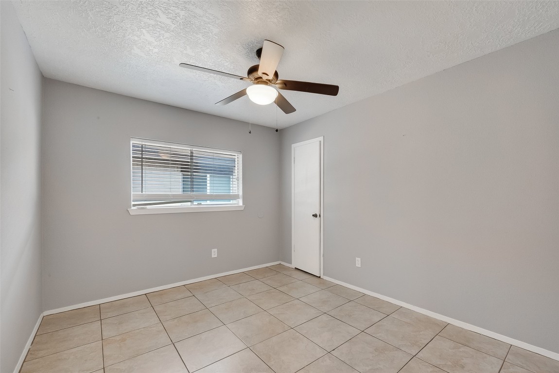 2410 Colonial Ridge Drive Friendswood, TX 77546 - Photo 22 of 37