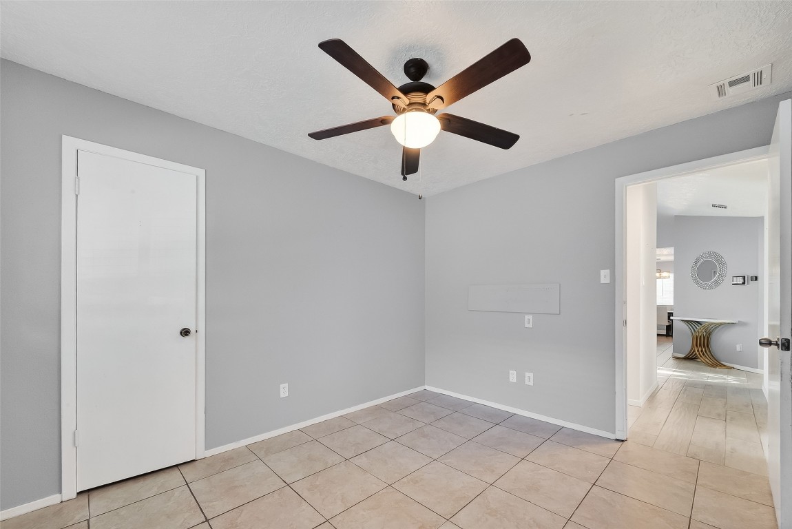 2410 Colonial Ridge Drive Friendswood, TX 77546 - Photo 23 of 37