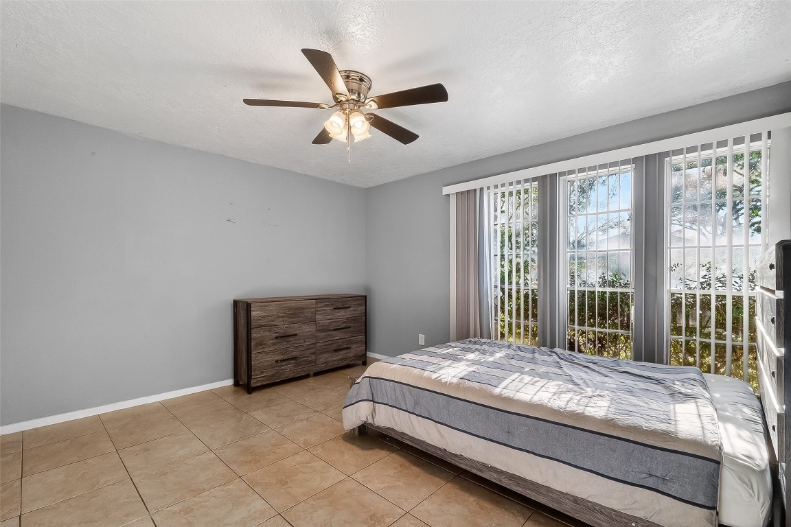 2410 Colonial Ridge Drive Friendswood, TX 77546 - Photo 26 of 37