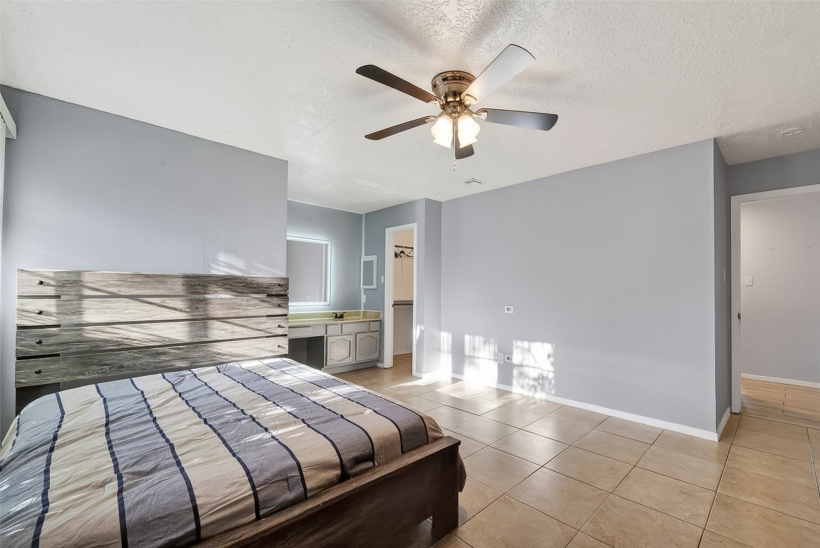 2410 Colonial Ridge Drive Friendswood, TX 77546 - Photo 27 of 37