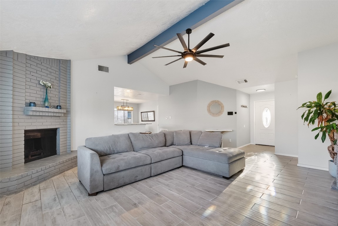 2410 Colonial Ridge Drive Friendswood, TX 77546 - Photo 6 of 37