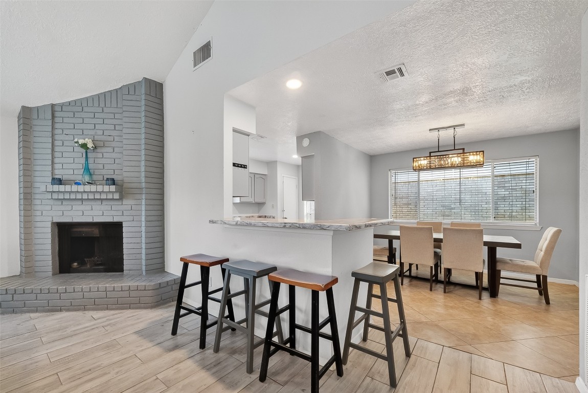 2410 Colonial Ridge Drive Friendswood, TX 77546 - Photo 8 of 37