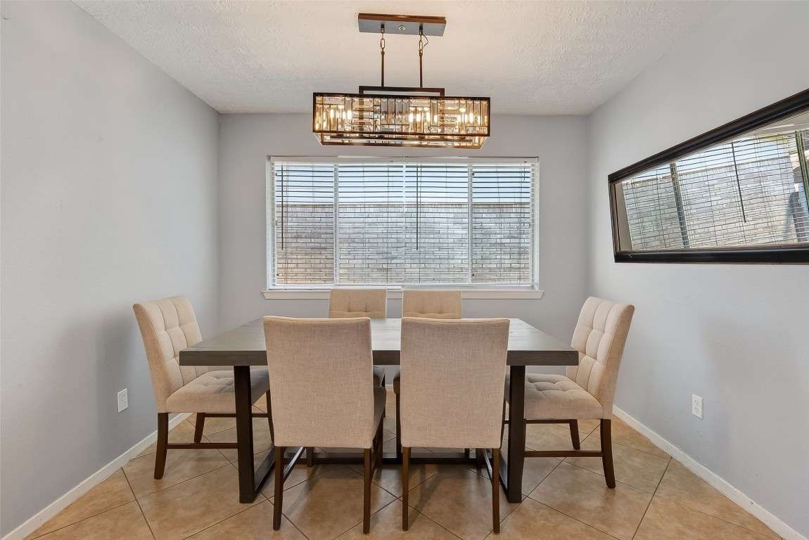 2410 Colonial Ridge Drive Friendswood, TX 77546 - Photo 9 of 37