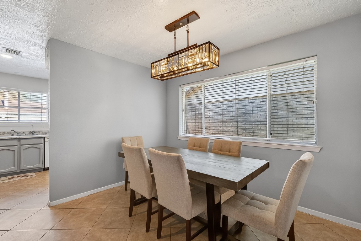 2410 Colonial Ridge Drive Friendswood, TX 77546 - Photo 10 of 37