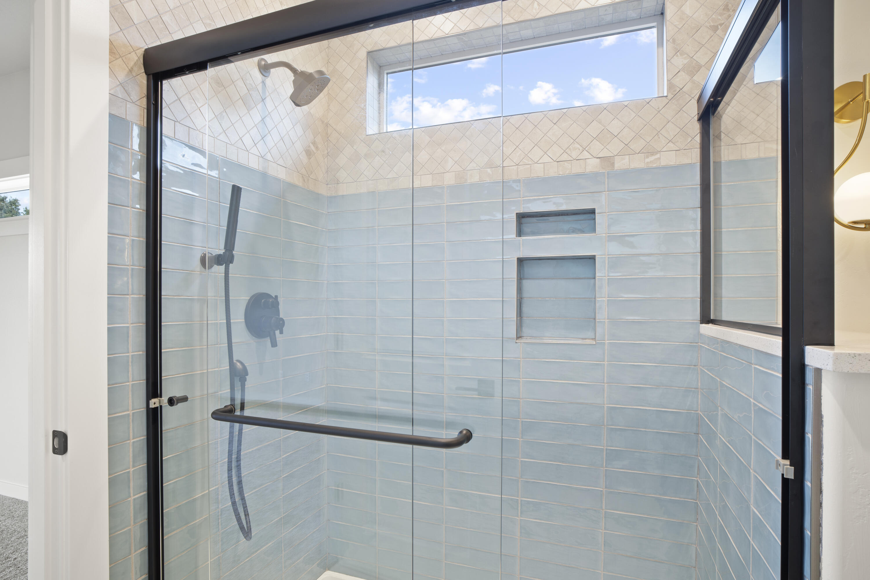 263 Samuel Lane Loop Road Phoenix, OR 97535 - Photo 20 of 31 Shower in primary bath