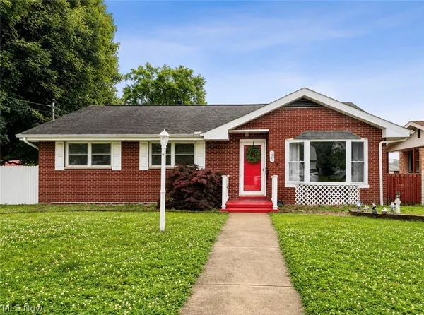 $240,000 | 1054 West Virginia Avenue, Parkersburg, WV 26104