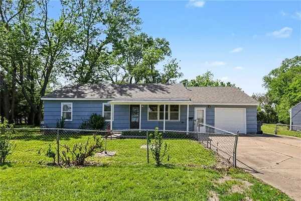 $200,000 | 1037 South Brockway Street, Olathe, KS 66061