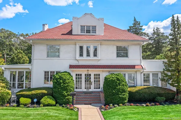$1,375,000 | 399 Ocean Avenue, Massapequa, NY 11758