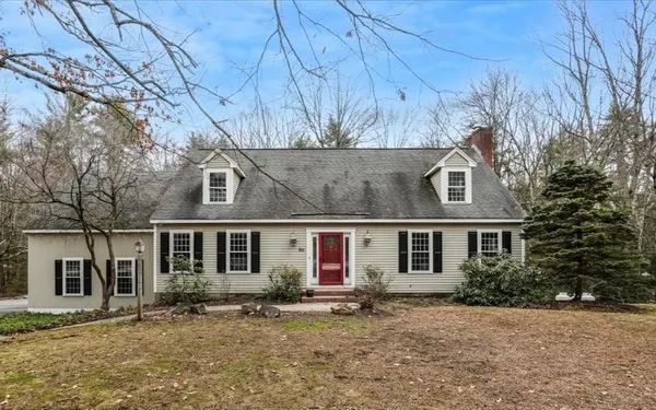 $779,900 | 50 Hearthside Circle, Bedford, NH 03110